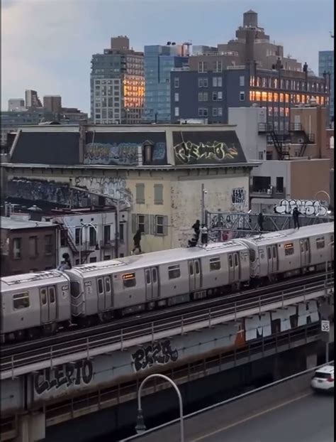 Mta And Nypd Warn Against Dangerous Subway Surfing Trend