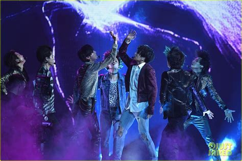 Bts Deliver Epic Performance Of Fake Love At Billboard Music Awards