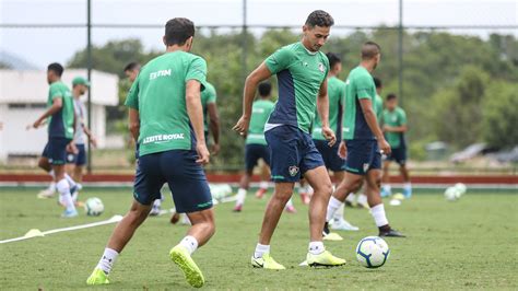 Ganso Treina Entre Os Reservas Do Fluminense Gazeta Esportiva