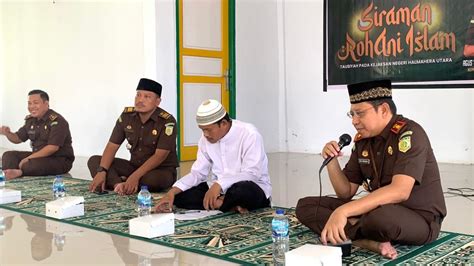 Kejari Halmahera Utara Lakukan Kegiatan Siraman Rohani Di Internal