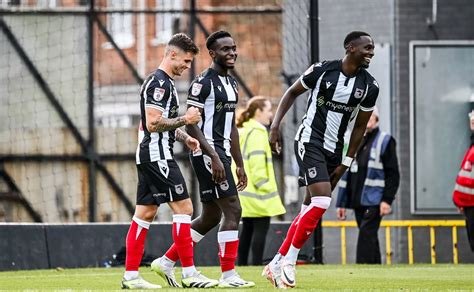 Grimsby Town Crawley Town In Pictures As Late Strike Sinks Mariners