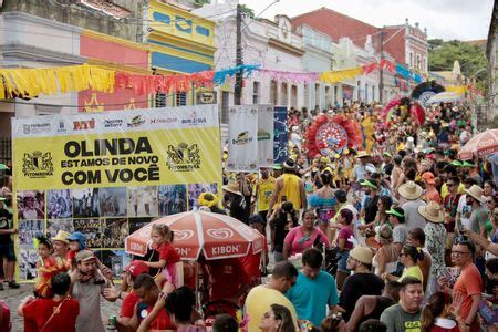 Desfile Da Pitombeira Dos Quatro Cantos Arrasta Multid O No Terceiro