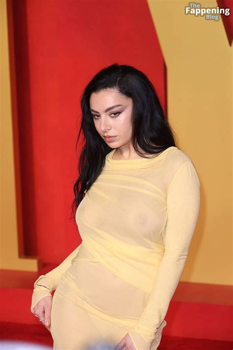 Charli Xcx Displays Her Nude Tits At The Vanity Fair Oscar Party