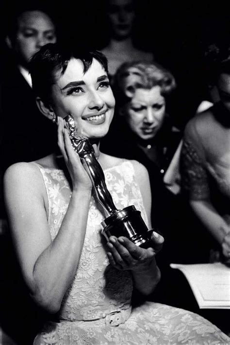 Check Out This Audrey Hepburn Oscar Dress Oscar Ceremony Details