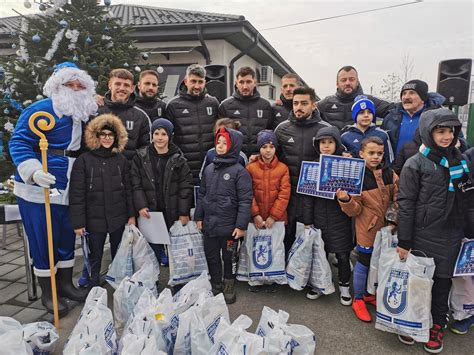 Sărbătoare la FC U Craiova Starurile din Bănie au împărțit cadouri