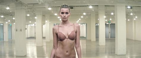 The Neon Demon Nude Pics Page