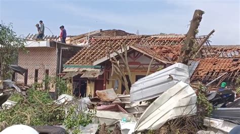 Bencana Puting Beliung Di Perbatasan Sumedang Bandung Dipastikan Nihil