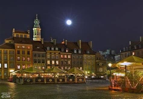 RYNEK W BLASKU KSIĘŻYCA zoom House styles Mansions House