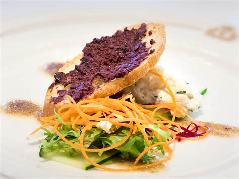 Cunard Line Queen Victoria dining