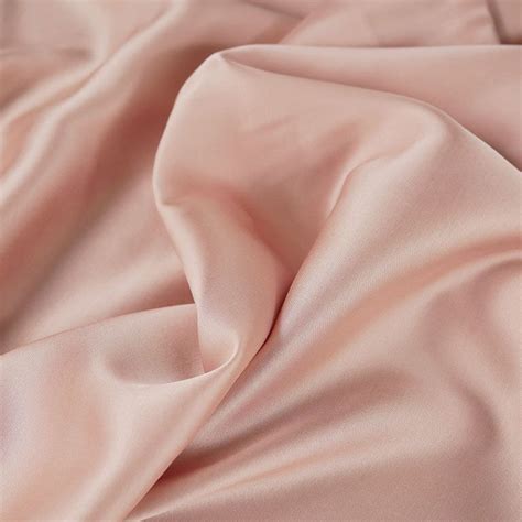 Tissu satin viscose uni rose poudré