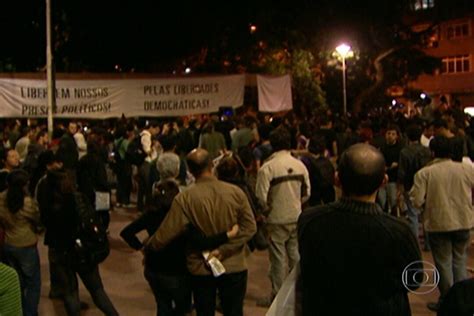 Pol Cia Prende Manifestantes Em Ato Pela Liberta O De Ativistas Presos