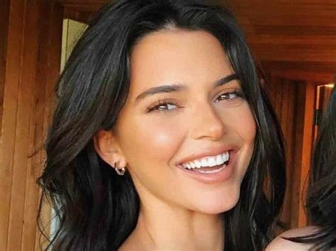 Kendall Jenner desafía a la nieve de Aspen con diminuto bikini