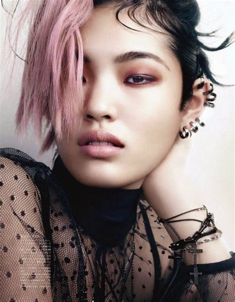 Chiharu Okunugi By David Slijper For Vogue Japan November Foto