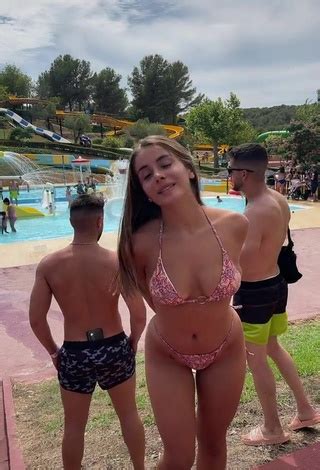 Seductive Isabelli Brunelli In Bikini At The Pool Sexyfilter