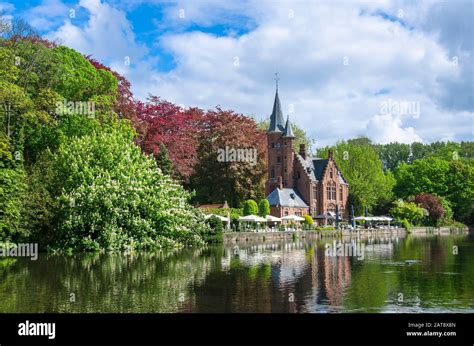 Castle in bruges belgium hi-res stock photography and images - Alamy