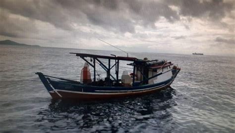 PF prende em flagrante pescadores por pesca ilegal de camarão Polícia