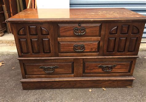 Vintage Lane Cedar Chest With Bottom Drawer