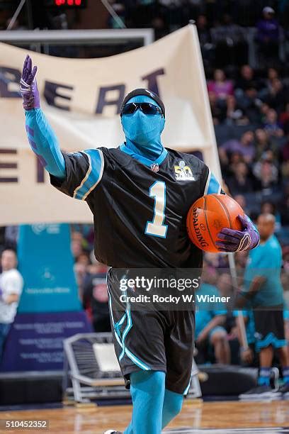 Charlotte Bobcats Mascot Photos and Premium High Res Pictures - Getty ...