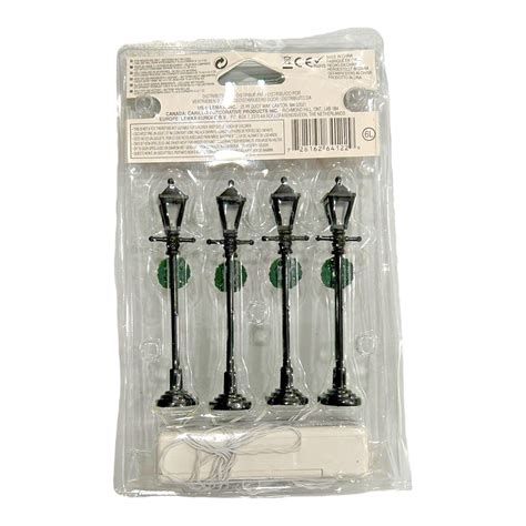 Lemax Gas Lantern Street Lamps With Christmas Wreaths Set Of 4 Lighted