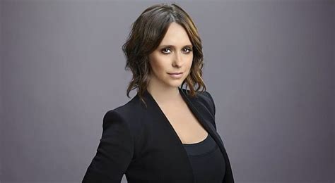 Jennifer Love Hewitt Ficha Por La Segunda Temporada De 9 1 1 Formulatv