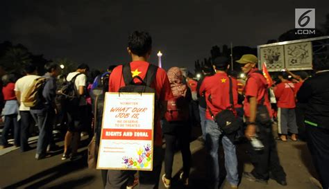 Foto Peringati Tahun Reformasi Aktivis Berkumpul Di Depan Istana