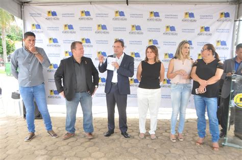 Prefeito Hildon Chaves entrega veículos e ambulâncias para a saúde