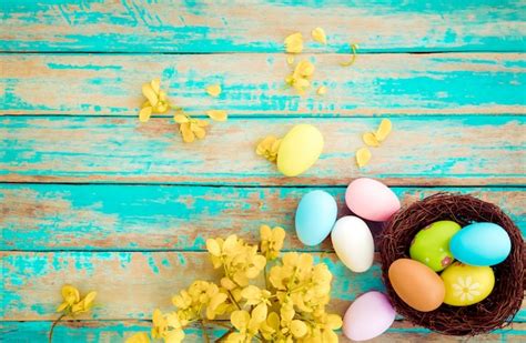 Premium Photo Easter Eggs In Nest With Flower And Empty Old Paper