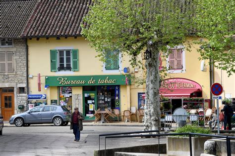 Ain Comment Certains Villages Ruraux Gardent Une Vie Commerciale