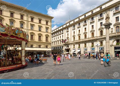 Tourists And Locals At Piazza Della Repubblica In Florence Editorial