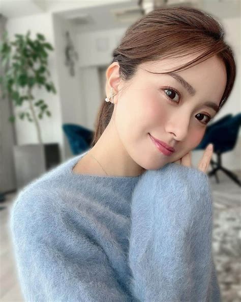 曽田茉莉江さんのインスタグラム写真 曽田茉莉江instagram「昨日はニットだけで歩けたのに 今日は一気に寒くなりましたね🧣