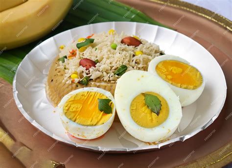 Premium Photo Onam Feast Eating Onasadya In Banana Leaf During The