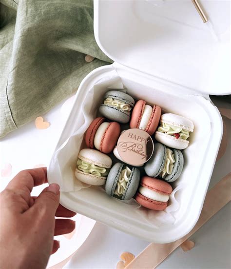 Бенто коробочка макаронс | Macaroon recipes, Macaron cookies, Macaron cake
