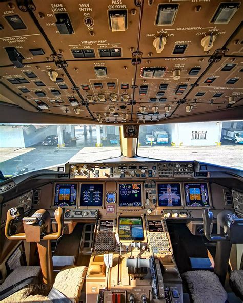 Boeing 777 Cockpit