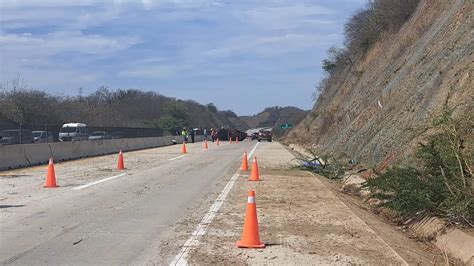 Volcadura En La Autopista Villa Uni N Mazatl N Deja Dos Personas Sin