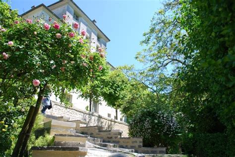 Depuis Les Jardins Mus E D Partemental Maurice Denis Sidewalk