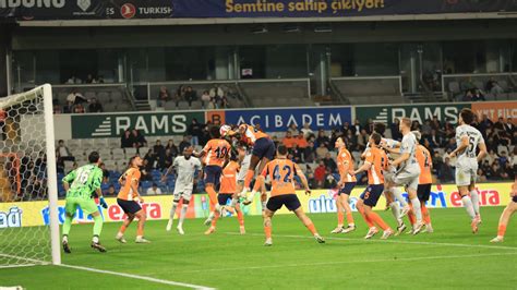 Escalações De İstanbul Başakşehir F.k. X Kocaelispor - Başakşehir - Kocaelispor İLK YARI (FOTO GALERİ)