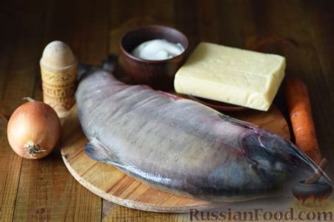 Рецепт: Фаршированная горбуша, запечённая в духовке на RussianFood.com