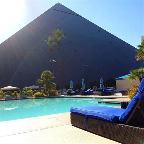 Luxor Pool: Hours, Cabanas & Fees In 2022