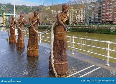 Bilbao Espanha 15 De Fevereiro De 2022 Escultura Las Sirgueras Por