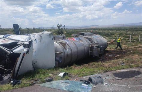 Atenci N A Volcadura De Pipa En S Per Carretera