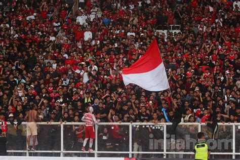 Foto Aksi Suporter Dukung Timnas Indonesia Vs Vietnam