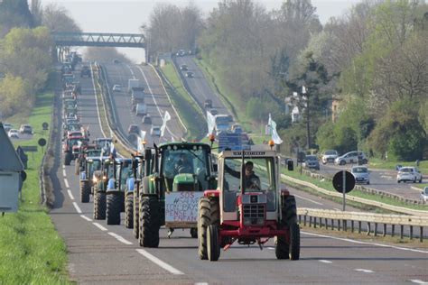 Barrages Rassemblements Convois La Col Re Des Agriculteurs En