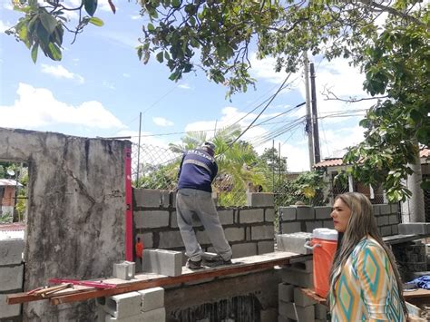 Cuadrilla del Miviot apoya en construcción de muro de escuela en San