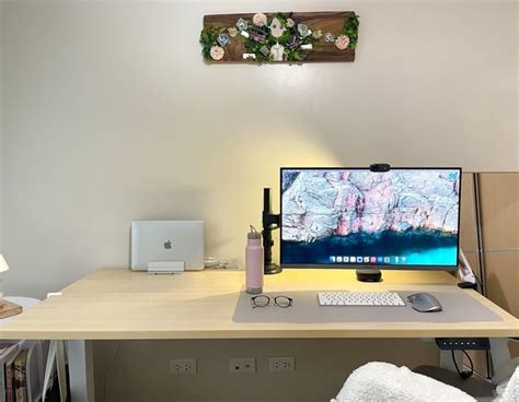 Bright and Minimalist : r/battlestations