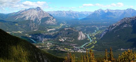 Banff Wonderful Mountain Scenery In Banff Nationalpark In The Canadian