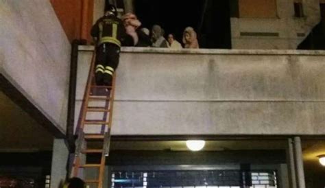 Incendio In Un Palazzo Morti E Intossicati Interris It