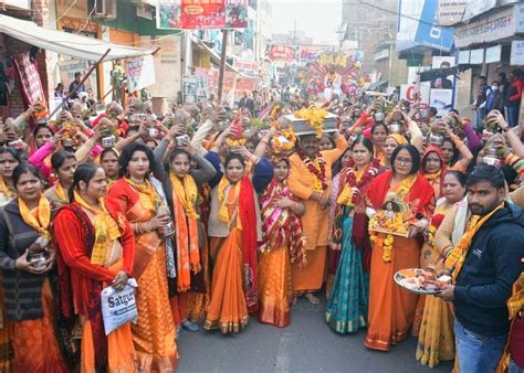 भवय कलश यतर क सथ गपलशरम म हई शरमदभगवत कथ क शरआत