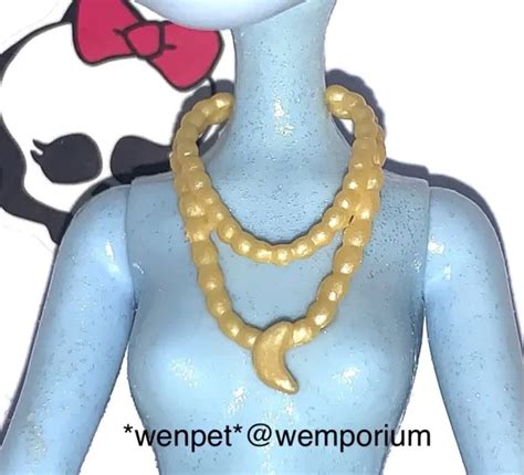 Monster High Clawdeen Wolf Coffin Bean Spares Gold Moon Necklace