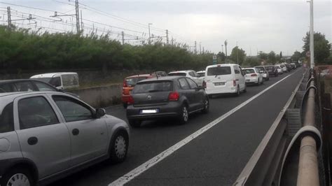 Incidente Sull Autostrada Roma Fiumicino Scontro Tra Un Auto Ed Un