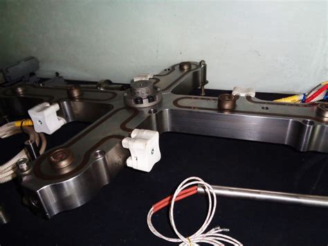 hot runner system prinsip kerja  keuntungan  stop service